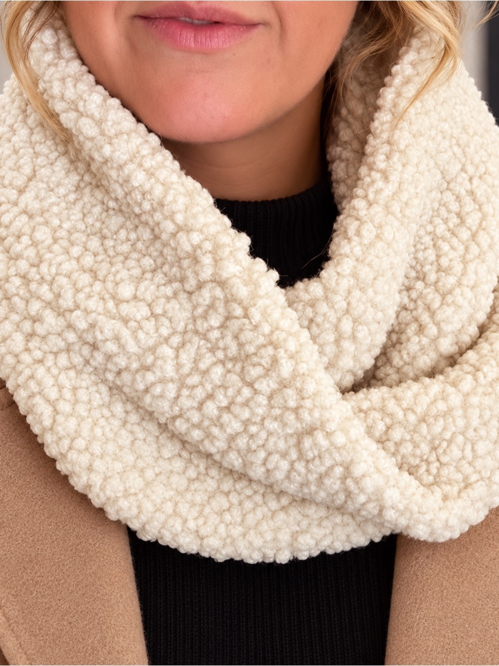 Charlotte Russe Cream Sherpa Chunky Infinity Scarf Neck Snood Women’s Size OS